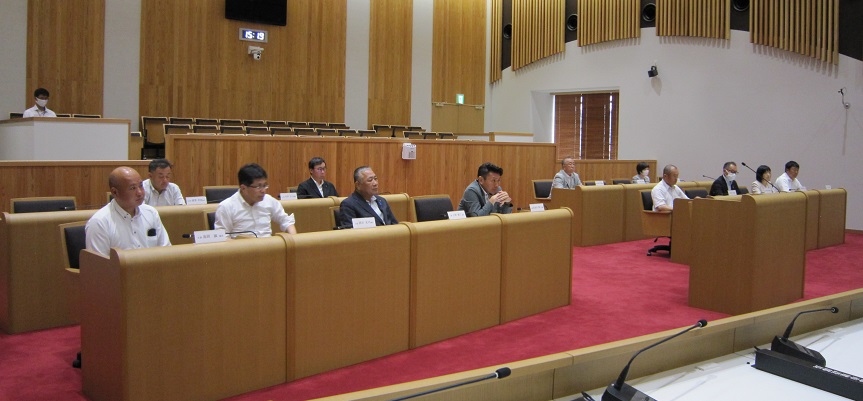 臨時会の様子の写真