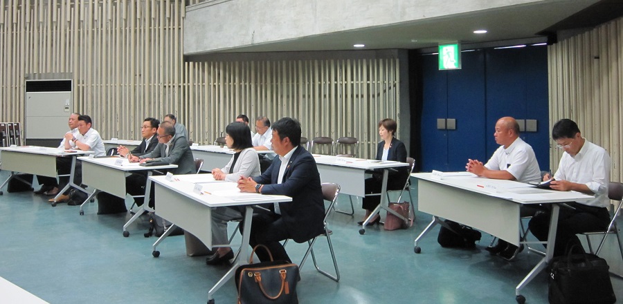 臨時会の様子の写真