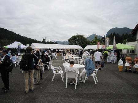 ふるさと物産展の様子の写真