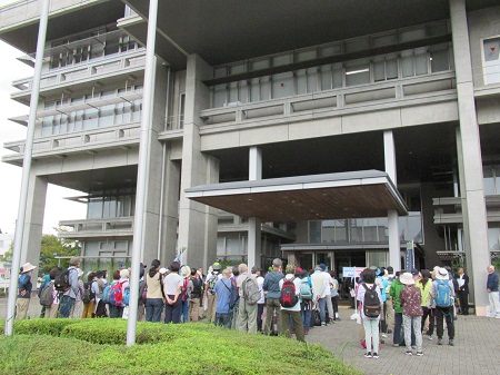 伊勢本街道ウォークの様子の写真